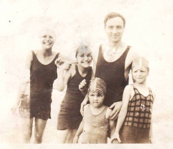 PappyAndTheGirlsAtTheBeachCirca1929